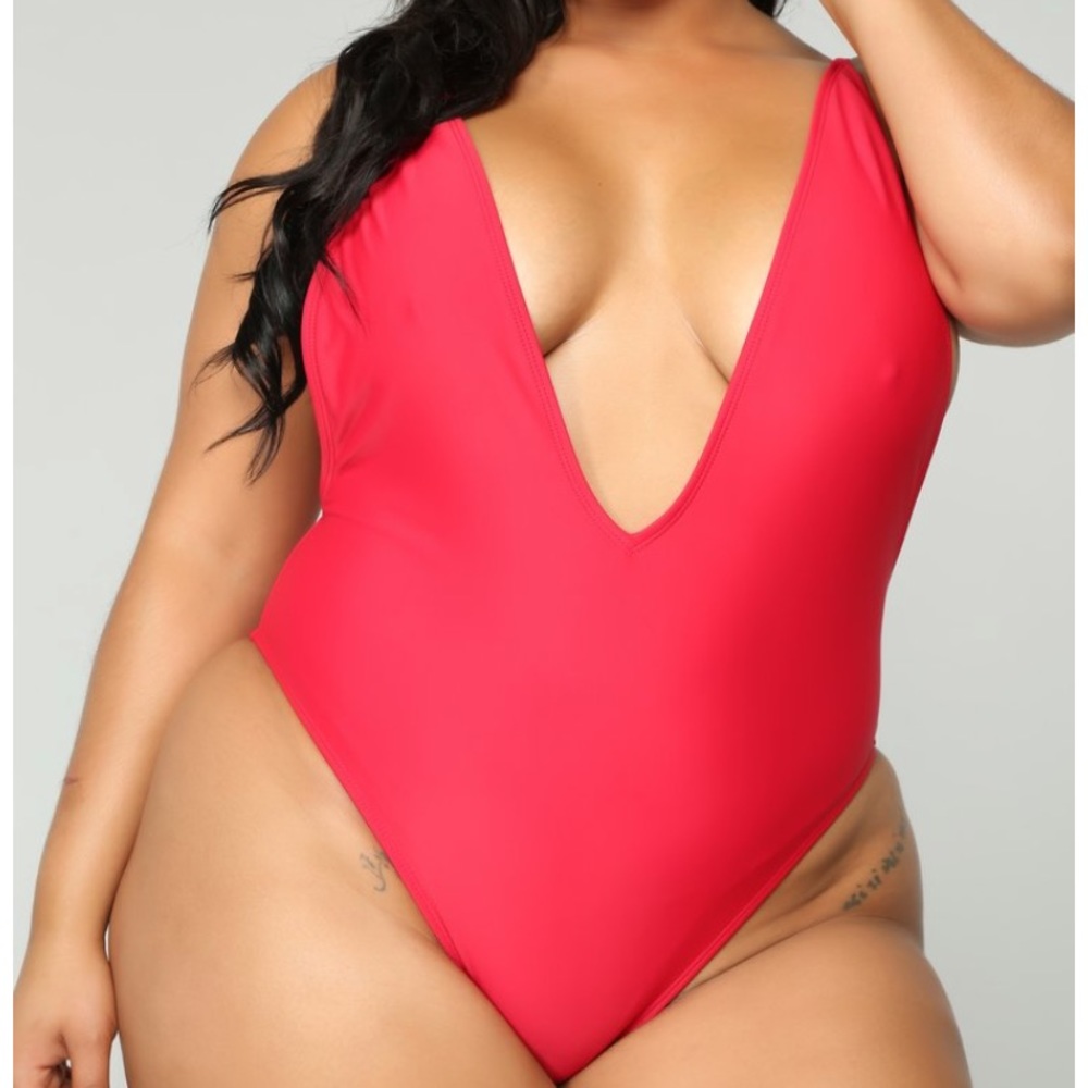 Starburst swimsuit in a 1X from Fashionnova Curve